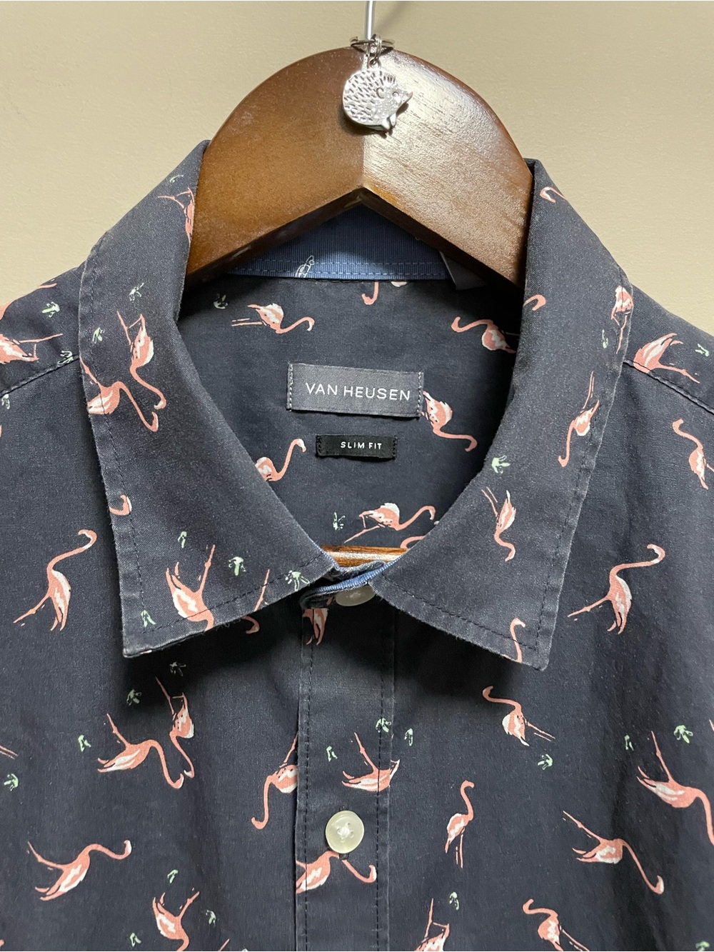 Van Heusen Black Short-Sleeve Button-Up Shirt Pink Flamingo Print Men’s Medium